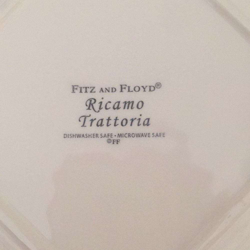 Set of 4 Fitz & Floyd salad/dessert plates - Picture 4 of 5